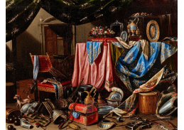 A-1662 Carlo Manieri - Interiér se závěsy, květinami, vázami, brněním, zbraněmi, vlajkami a malým psem